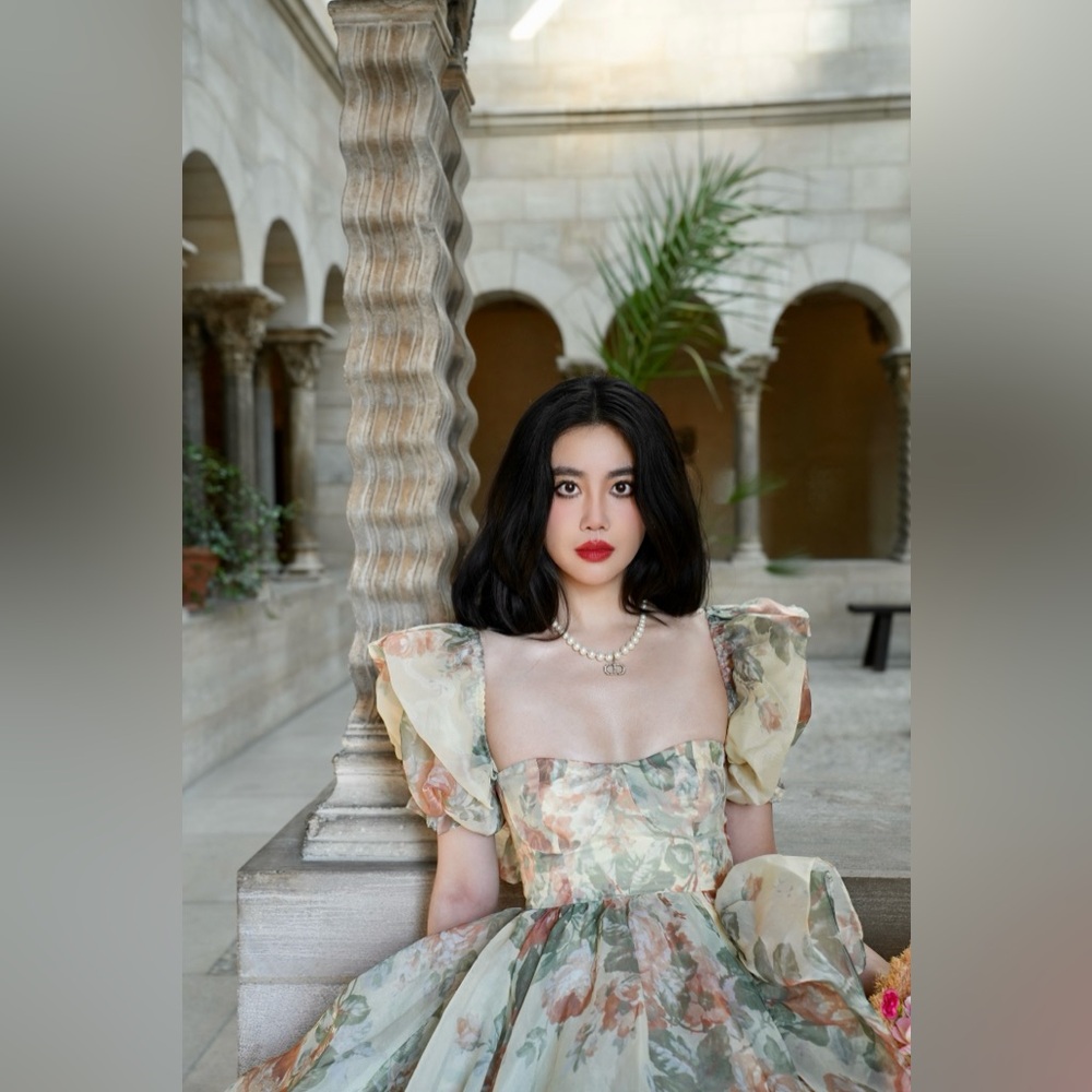 Selkie Collections Butter Rose in Bloom Bridal Gown with Foldable Train S - Picture 12 of 14